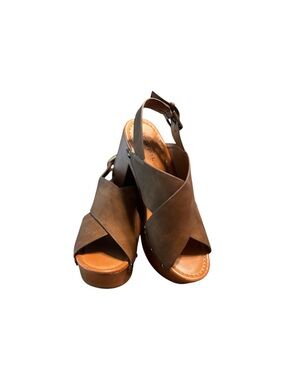 Indigo Brown Crisscross Platform Sandals Size 7.5